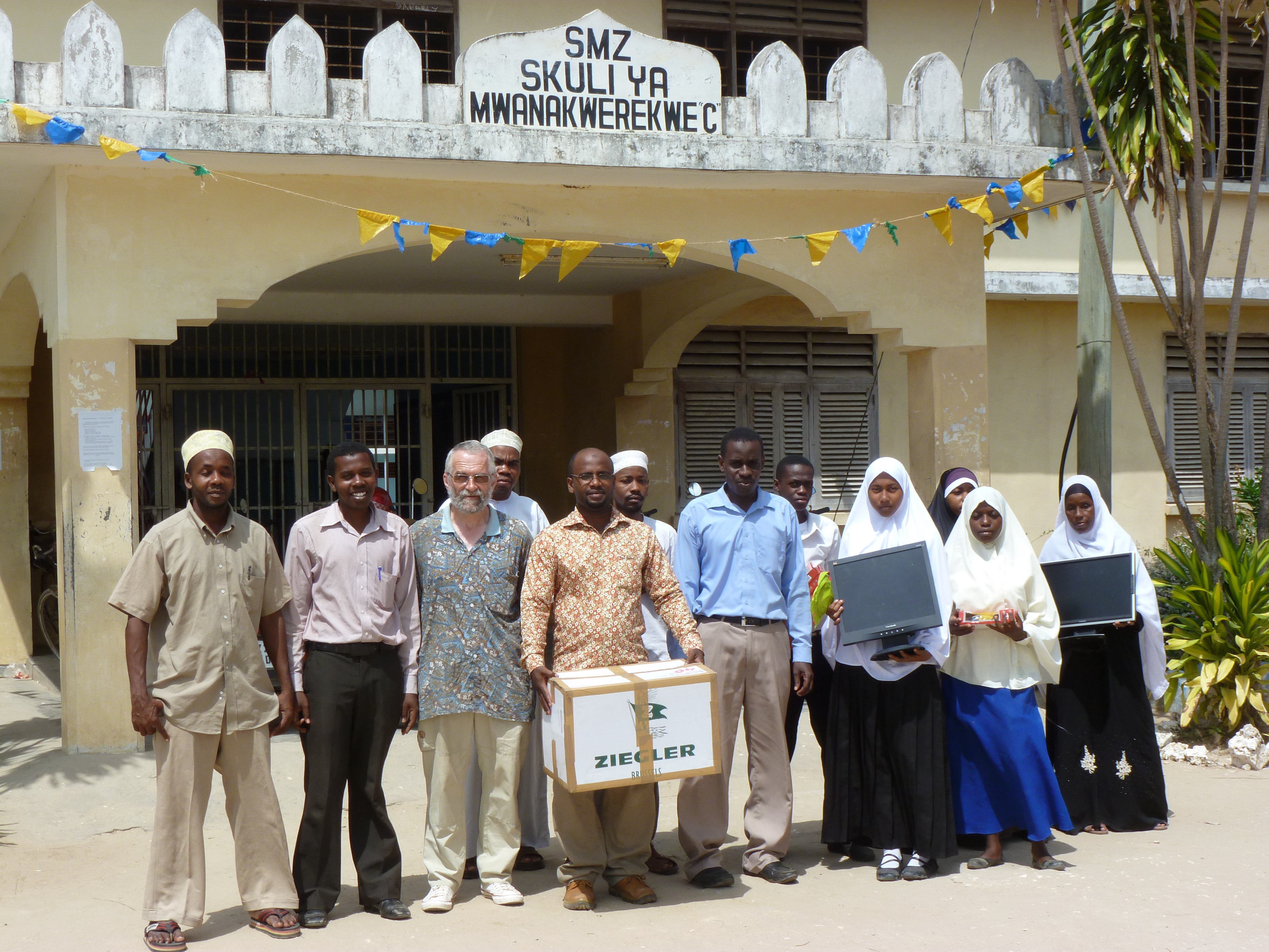 2013: Inrichting ICT-lokaal in MWANAKWEREKWE C SECONDARY SCHOOL